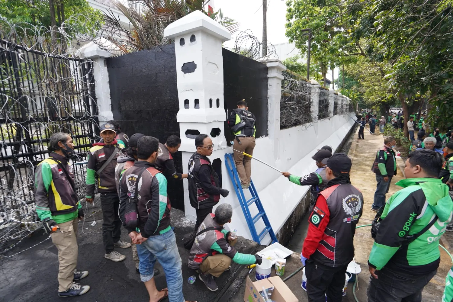 kegiatan ojol bebersih kota