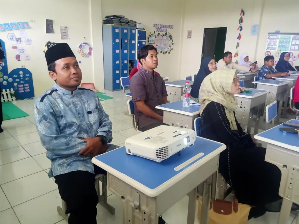 Kepala Sd Plus 3 Al Muhajirin Wahyudin