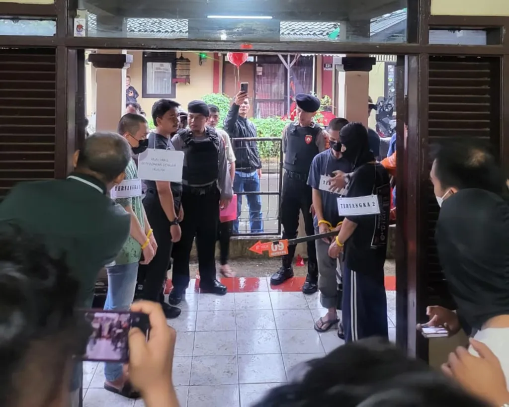 Suasana Reka Adegan Kasus Pengeroyokan Di Cikalong Wetan Yang Di Gelar Polres Cimahi