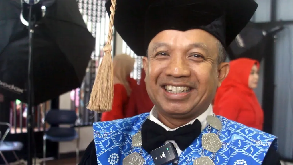 Wakil Rektor I Unpas Dr. Cartono S.pd . M.pd . M.t