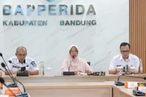 Emma Dety saat memimpin rapat persiapan Bandung Bedas Expo 2026 di Soreang.