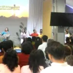 Suasana Ibadah Paskah Di Gereja GKMI Bandung Yang Diisi Dengan Penampilan Drama Dan Paduan Suara Jemaat