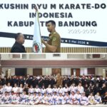 Ali Syakieb Memberikan Sambutan Usai Terpilih Sebagai Ketua KKI Kabupaten Bandung Di Gedung Moh Toha