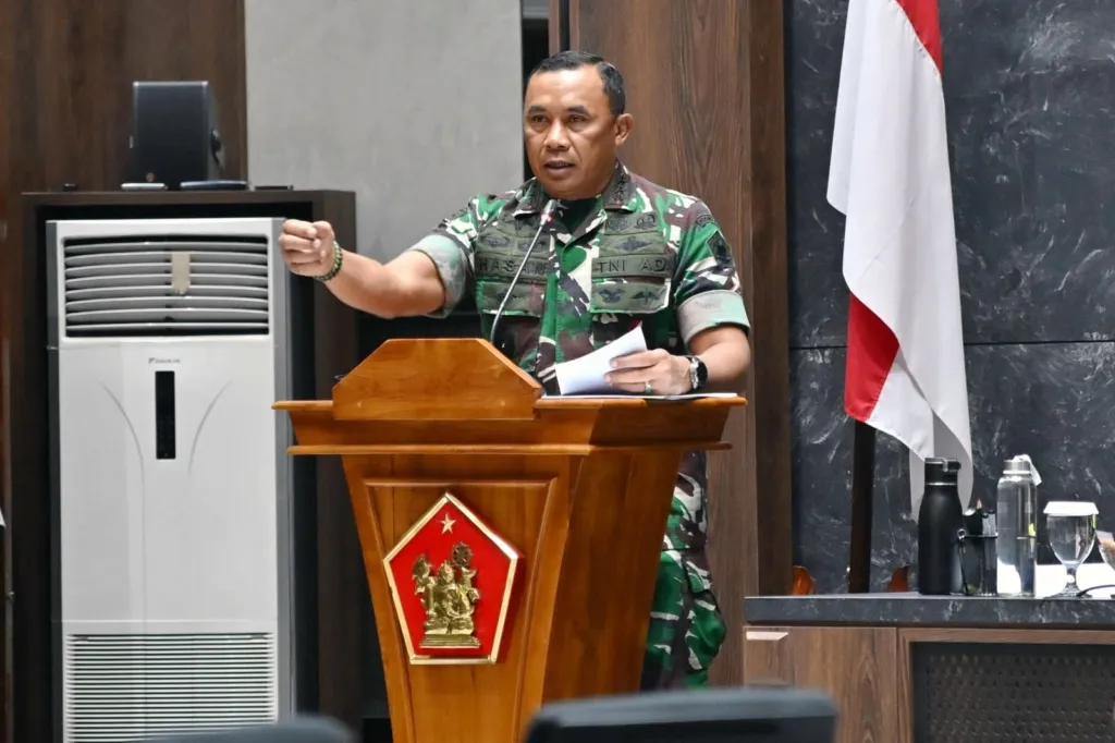 Dankodiklatad Letjen TNI Mohamad Hasan Memimpin Rapat UN II Validasi Organisasi Di Ruang Ganesha