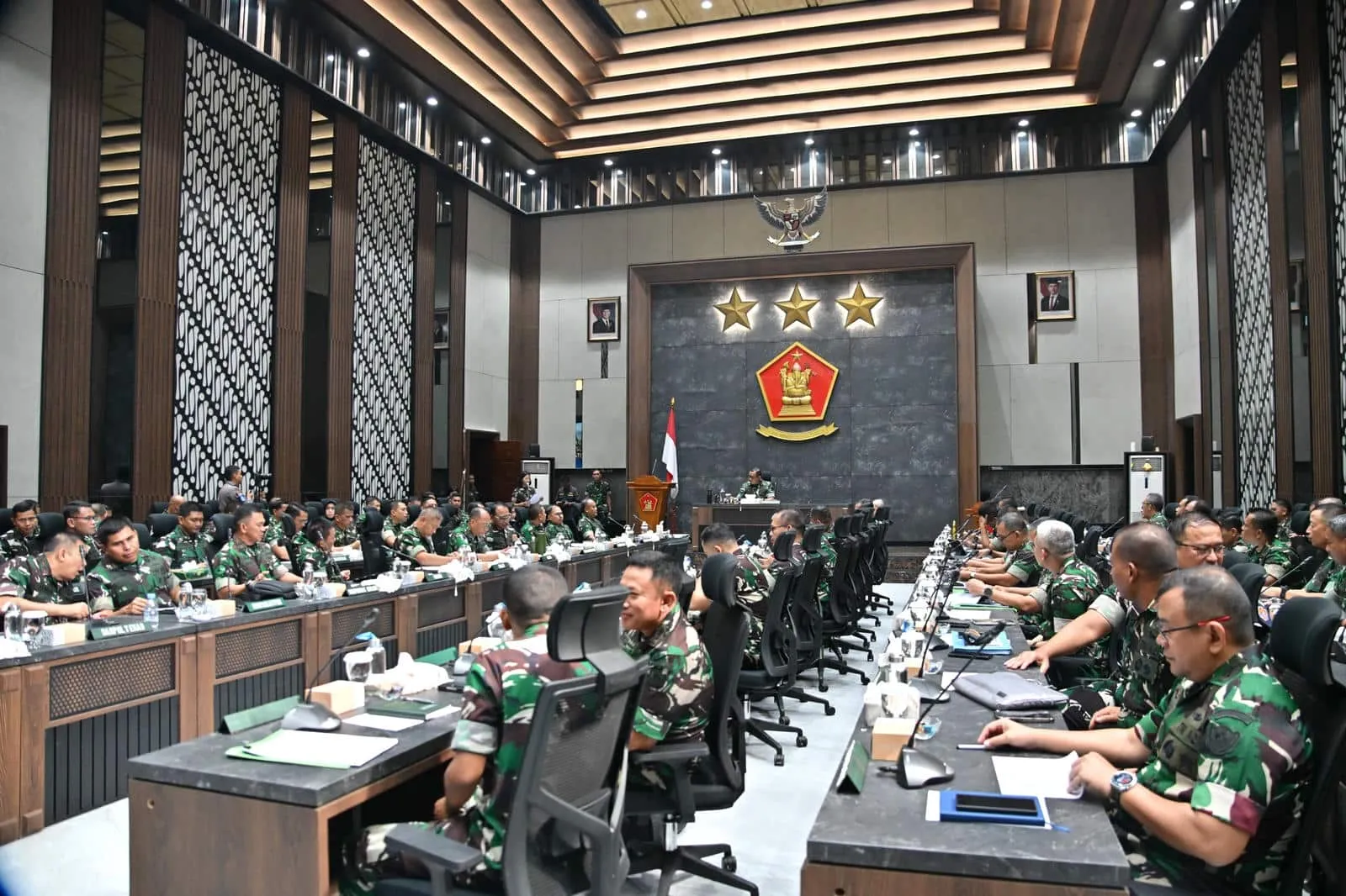Dankodiklatad Letjen TNI Mohamad Hasan Memimpin Rapat UN II Validasi Organisasi Di Ruang Ganesha 2