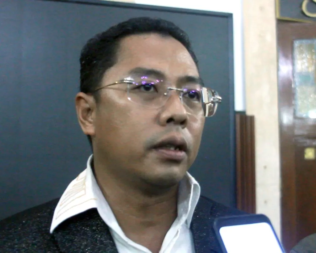 Dr. Faizal Hafied S.H. M.H. Penggagas Kegiatan Pameran Dan Lelang Lukisan Bulu Karya Firdaus Alamhudi