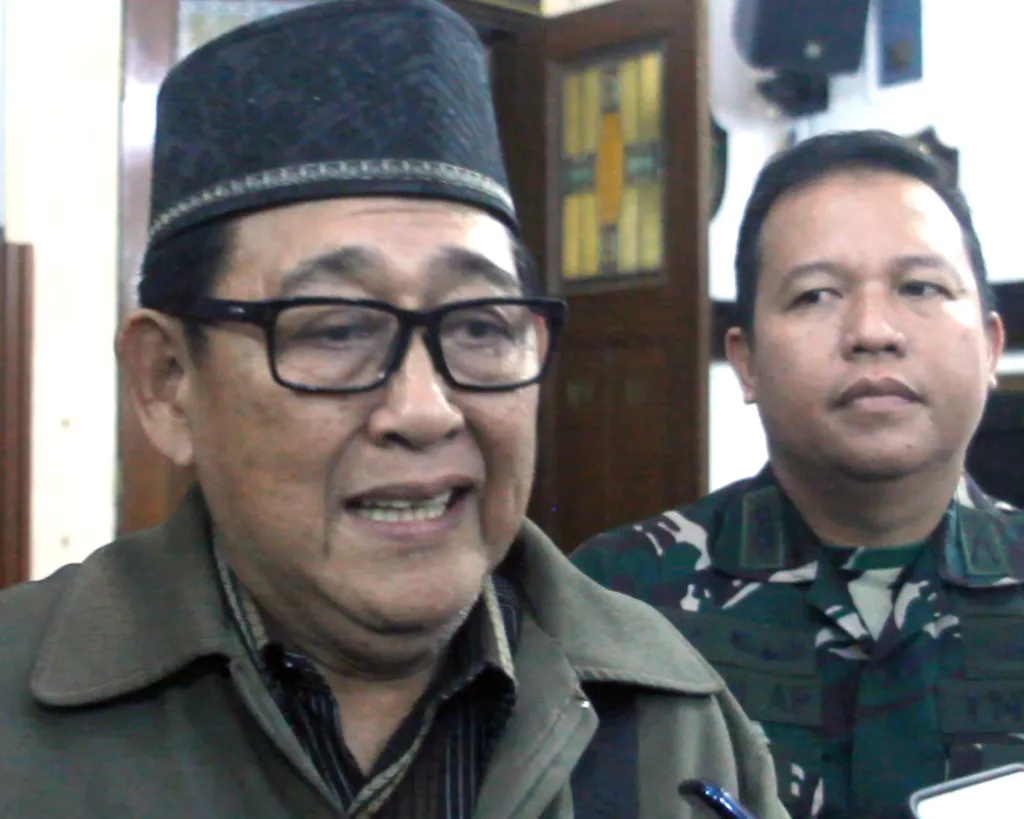 Firdaus Alamhudi Sang Maestro Lukisan Bulu Yang Telah Mendunia