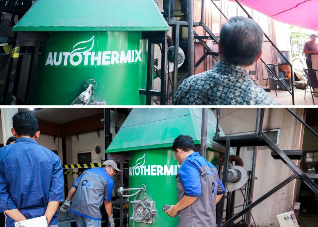 Foto Sekda Iskandar Zulkarnain Saat Meninjau Alat Atau Visualisasi Prototipe Pengolahan Sampah