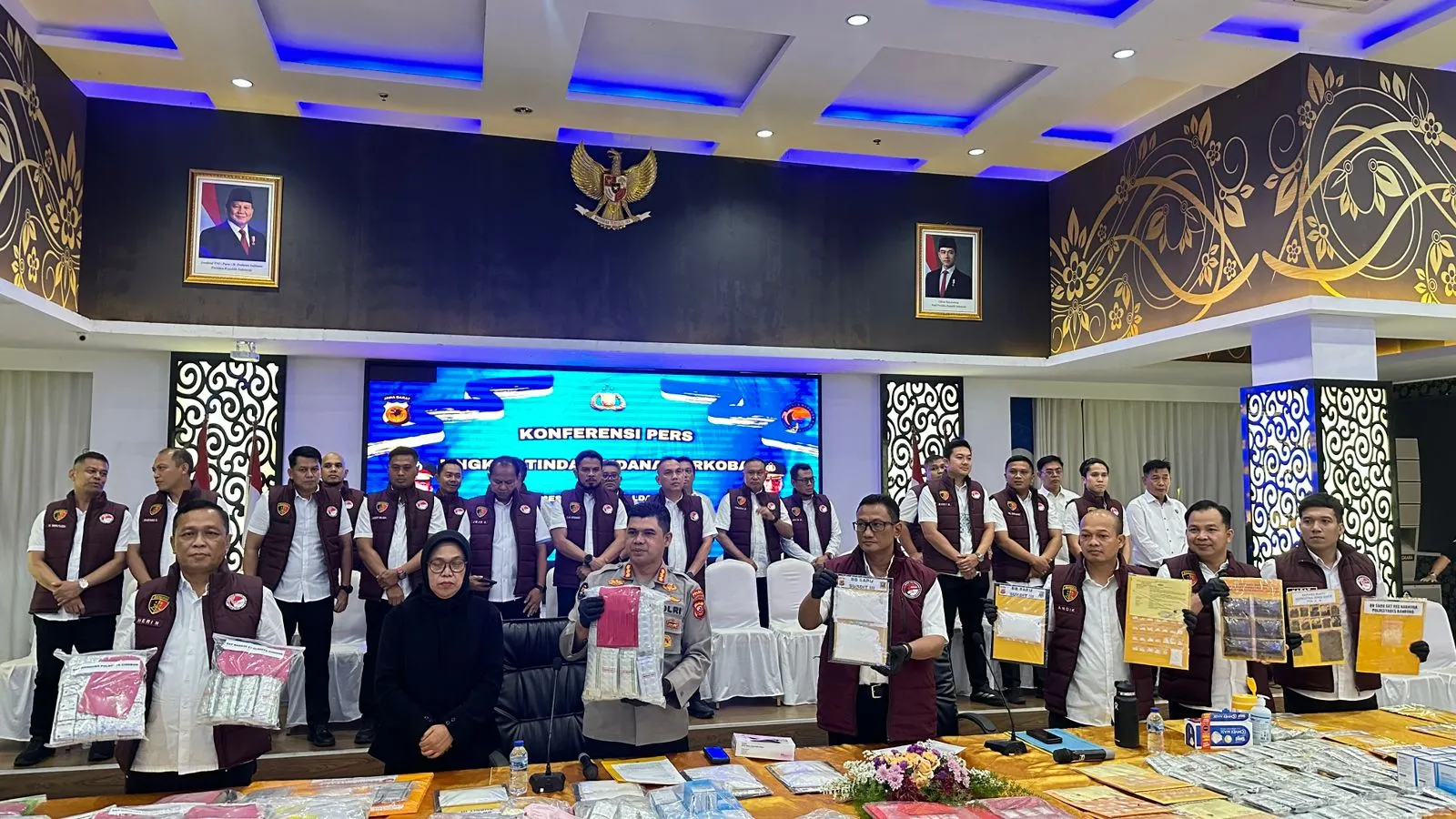 Barang bukti sabu seberat 1 kilogram yang diamankan Ditresnarkoba Polda Jabar dalam konferensi pers.