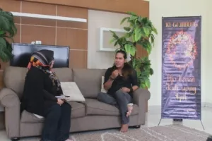 Dalam era digital yang serba cepat dan kompleks, Ki Gembong hadir sebagai sosok spiritualis modern yang membawa pesan kebaikan dan ketenangan jiwa.