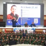 Ketua Umum JNI Dr. Hendri Memaparkan Materi Manajemen Media Digital Di Depan Personel Penrem Dan Pendim Jajaran Kodam III Siliwangi