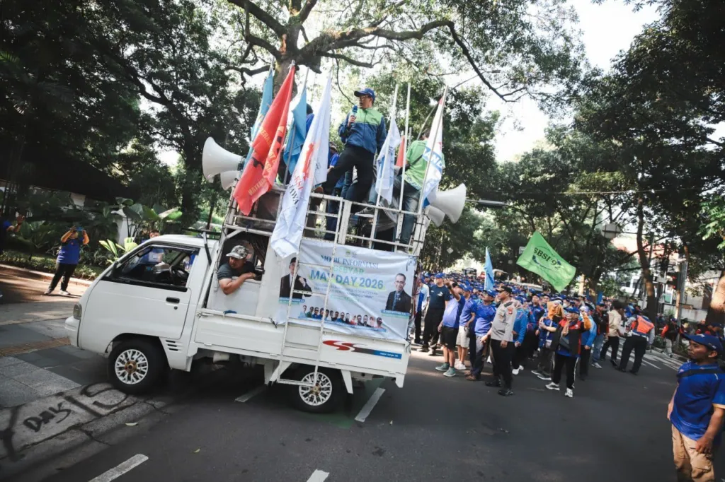 Peringatan Hari Buruh Internasional (May Day) pada 1 Mei 2026 di Kota Bandung diwarnai dengan aksi pengecaman keras dari elemen serikat pekerja.