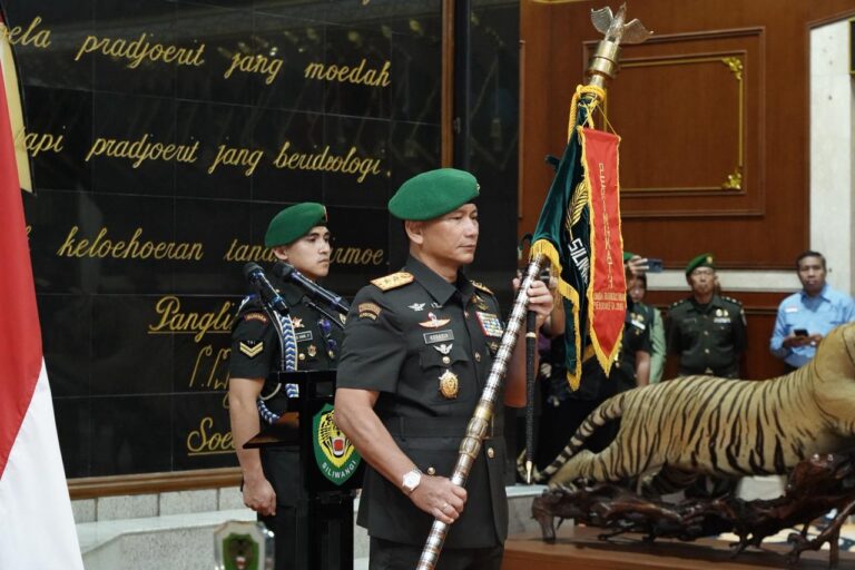 Pangdam IIISiliwangi Mayjen TNI Kosasih Pimpin Sertijab Di Bandung