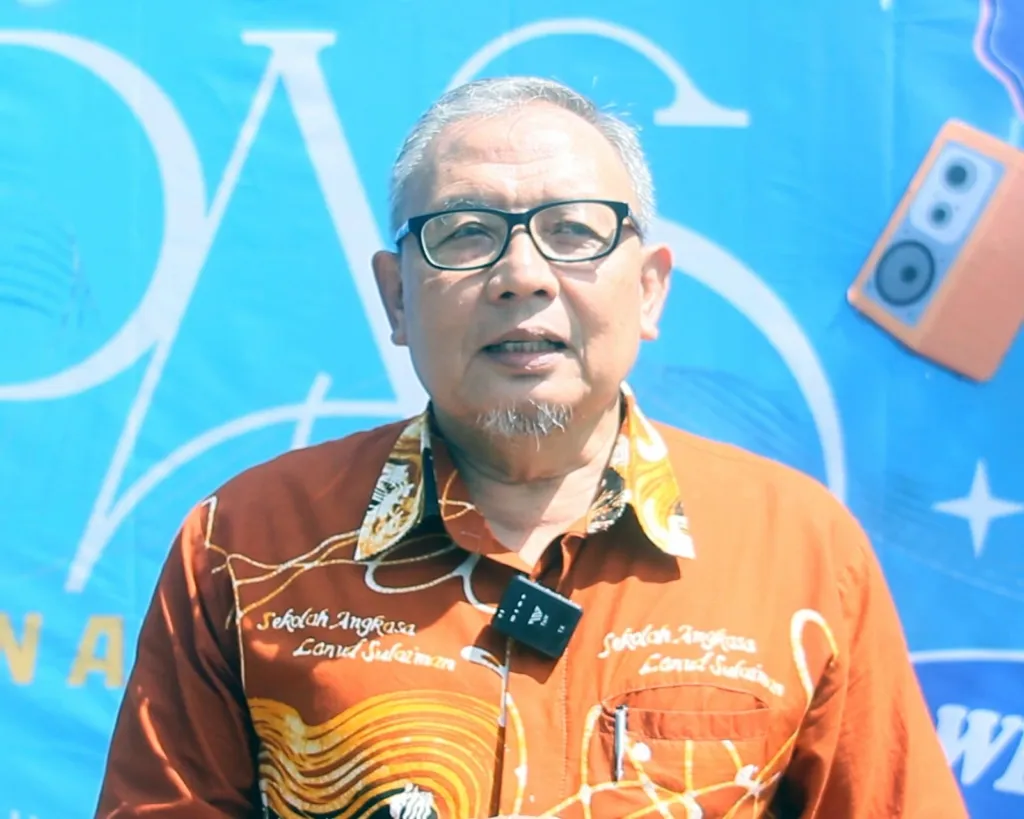 Sutrisno S.Pd . M.Pd . Kepala SMK 1 Angkasa Margahayu