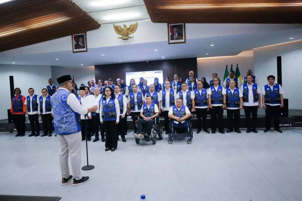 Wali Kota Bandung Muhammad Farhan Melantik Aryatri Benarto Farhan Sebagai Ketua RBM Kota Bandung Periode 2026 2030