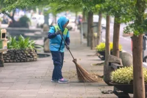 Petugas Dlh Kebersihan Kirab Budaya Bandung 2026