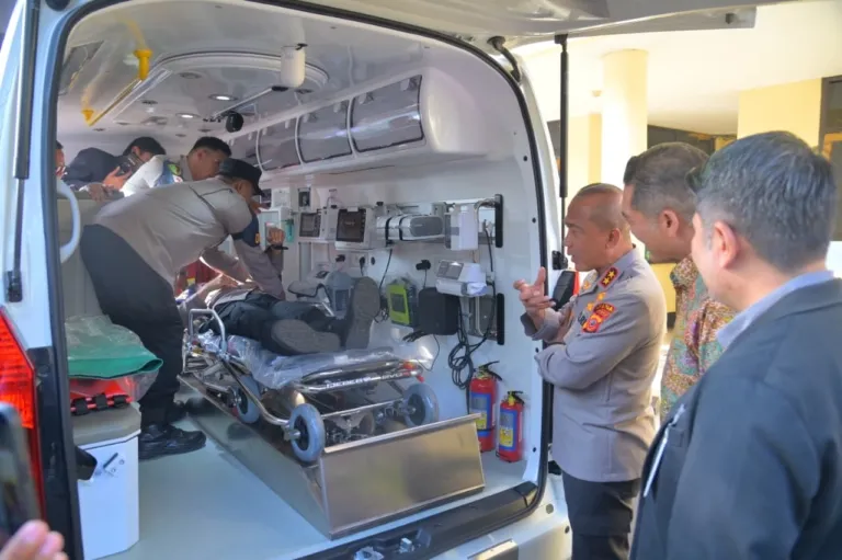 Sinergi BRI dan Polda Jabar, Ambulance Mini ICU Diserahkan untuk Dukung Tugas Kemanusiaan