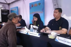 Polda Jabar Berikan Pelayanan Kesehatan Gratis kepada Masyarakat pada Kegiatan Car Free Day di Dago Cikapayang