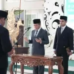 Bupati Bandung Dadang Supriatna saat melantik empat pejabat pimpinan tinggi pratama